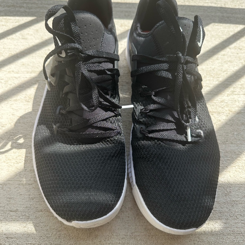 Nike Men's Black and White Athletic Shoes